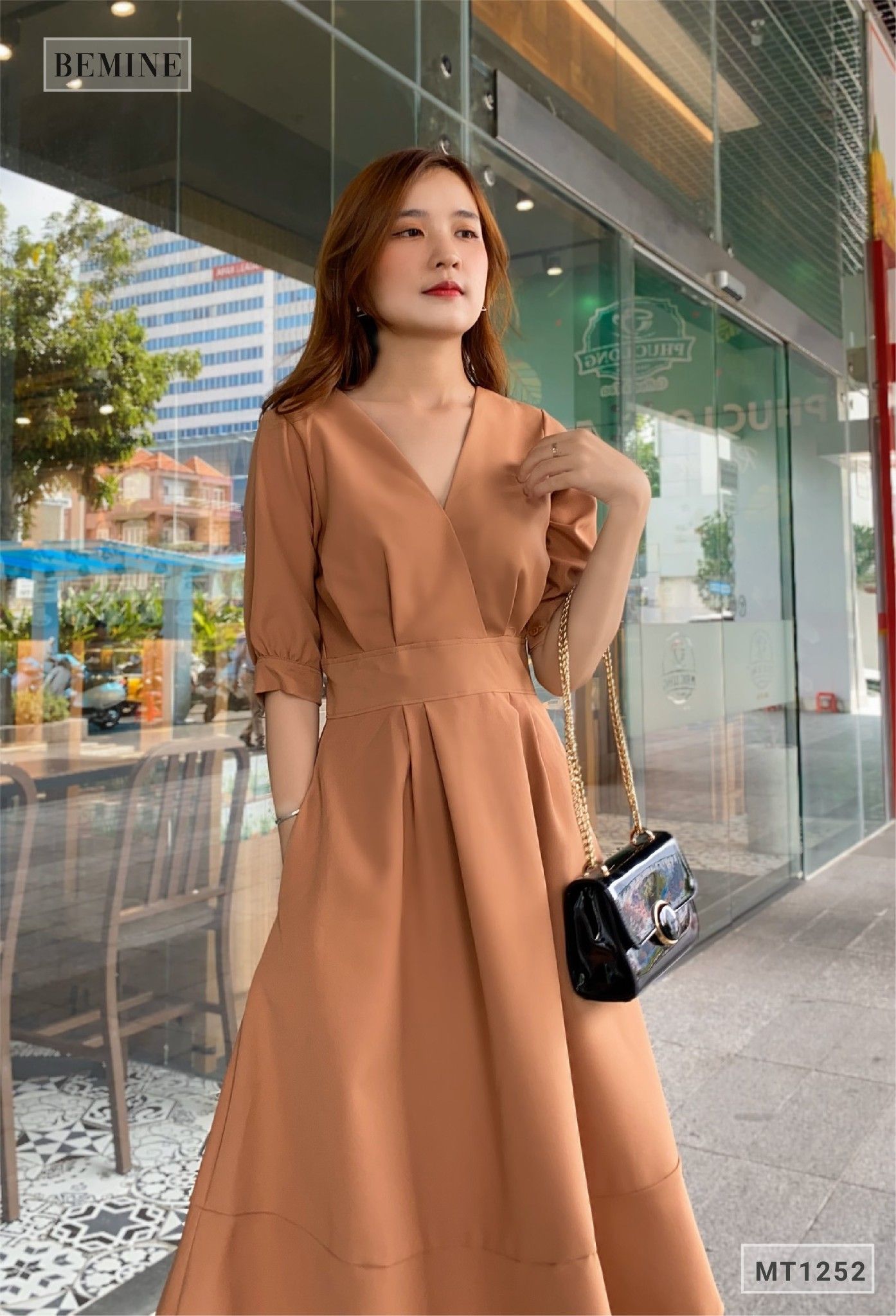 MT1252NAU - Đầm cổ đắp chéo xếp ly eo