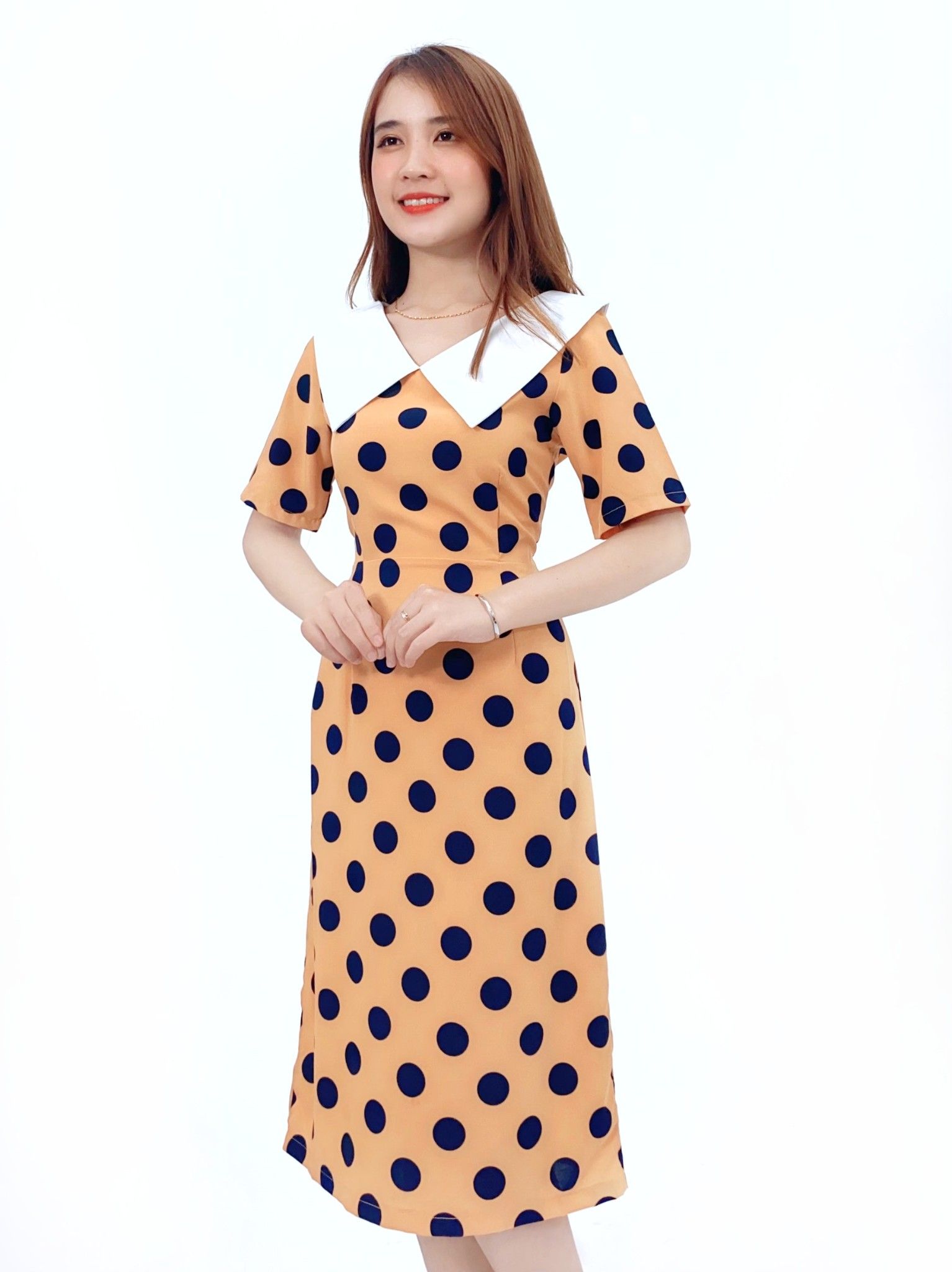 MT1264VANG - Đầm bi cổ trắng