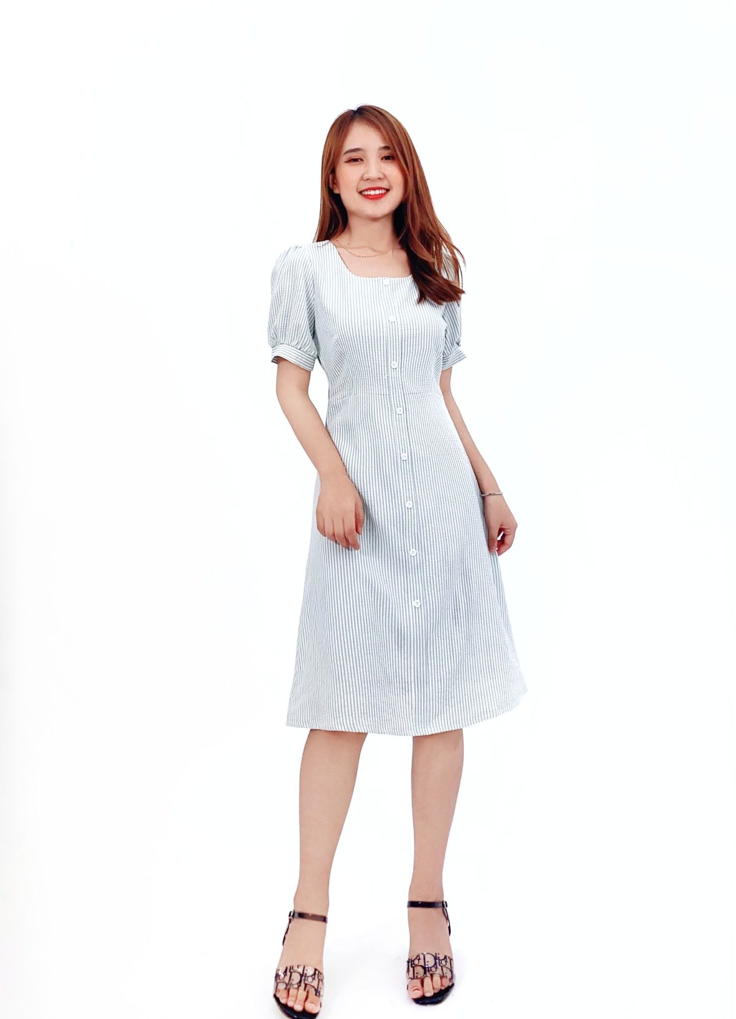 MT1268XANH - Đầm xanh sọc đính nút