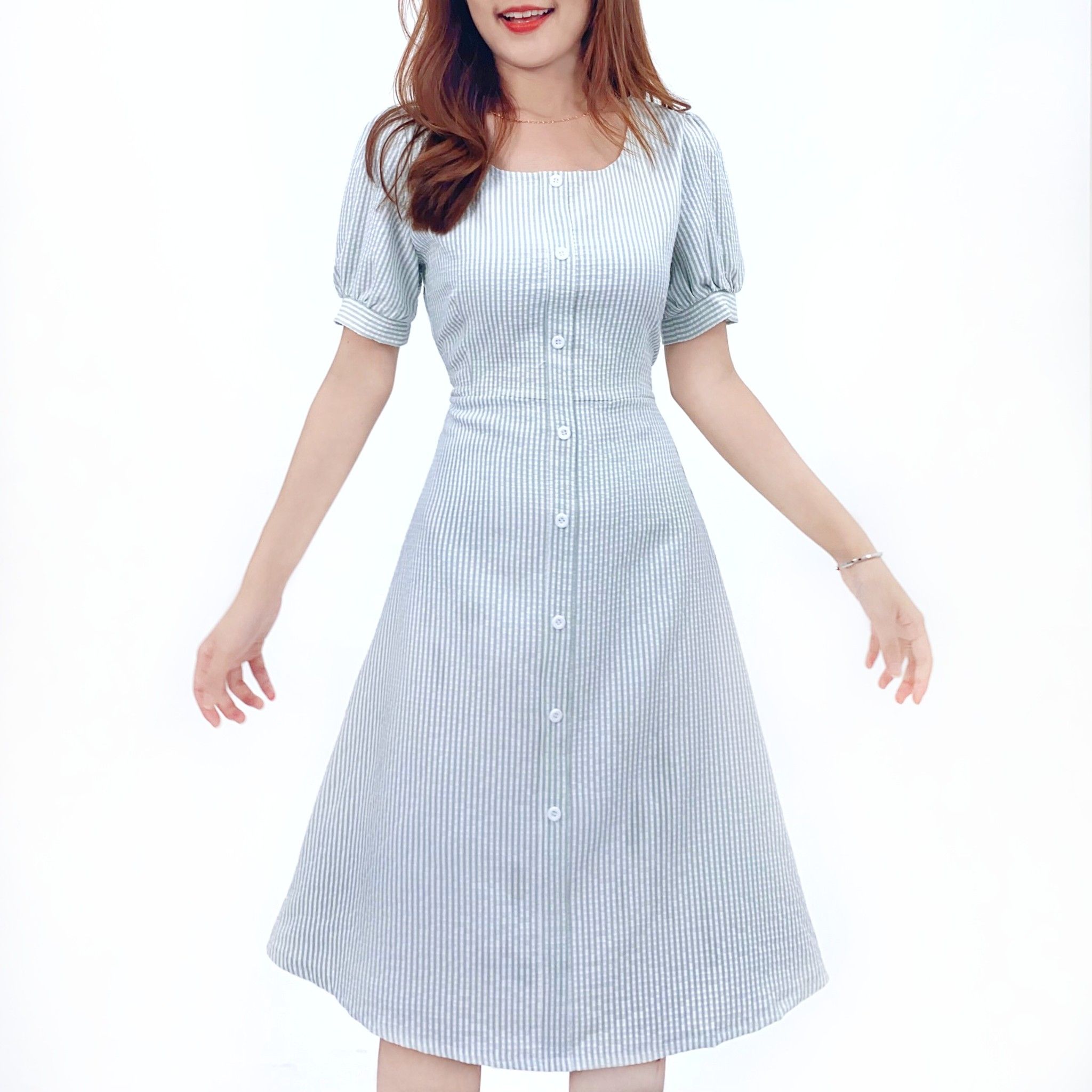 MT1268XANH - Đầm xanh sọc đính nút