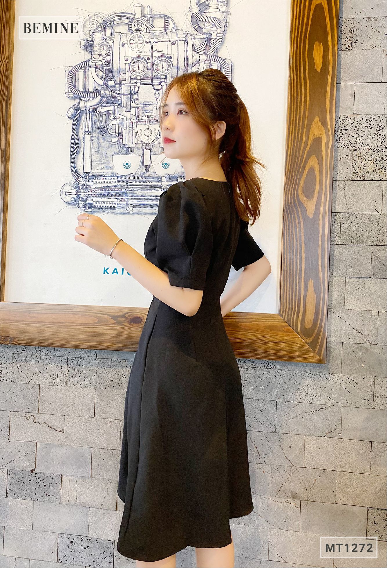 MT1272DEN - Đầm xếp ly eo cổ đính châu