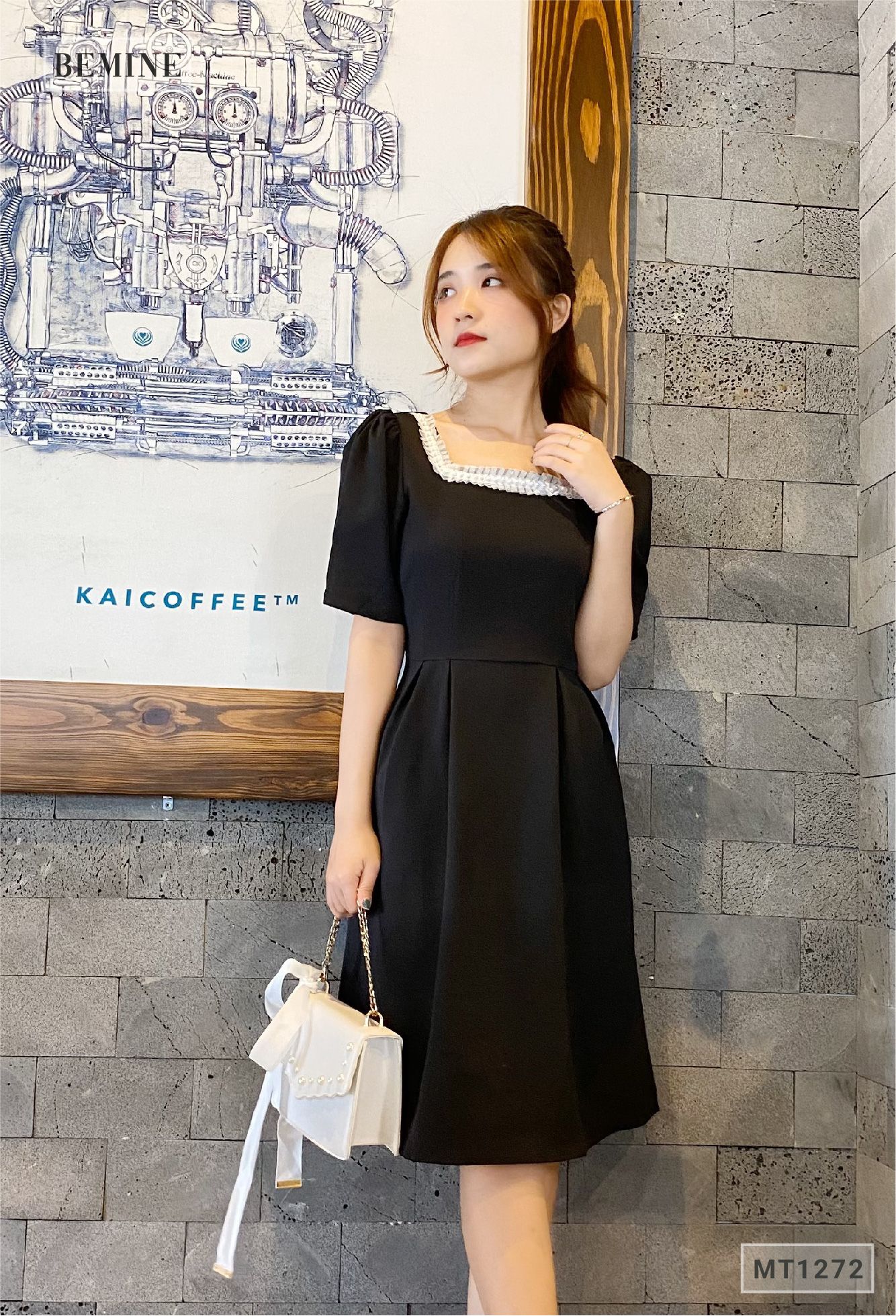 MT1272DEN - Đầm xếp ly eo cổ đính châu