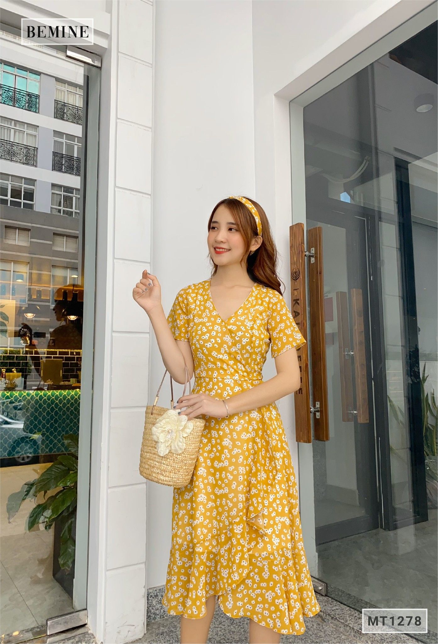 MT1278VANG - Đầm đáp ngực bèo tùng cột dây eo