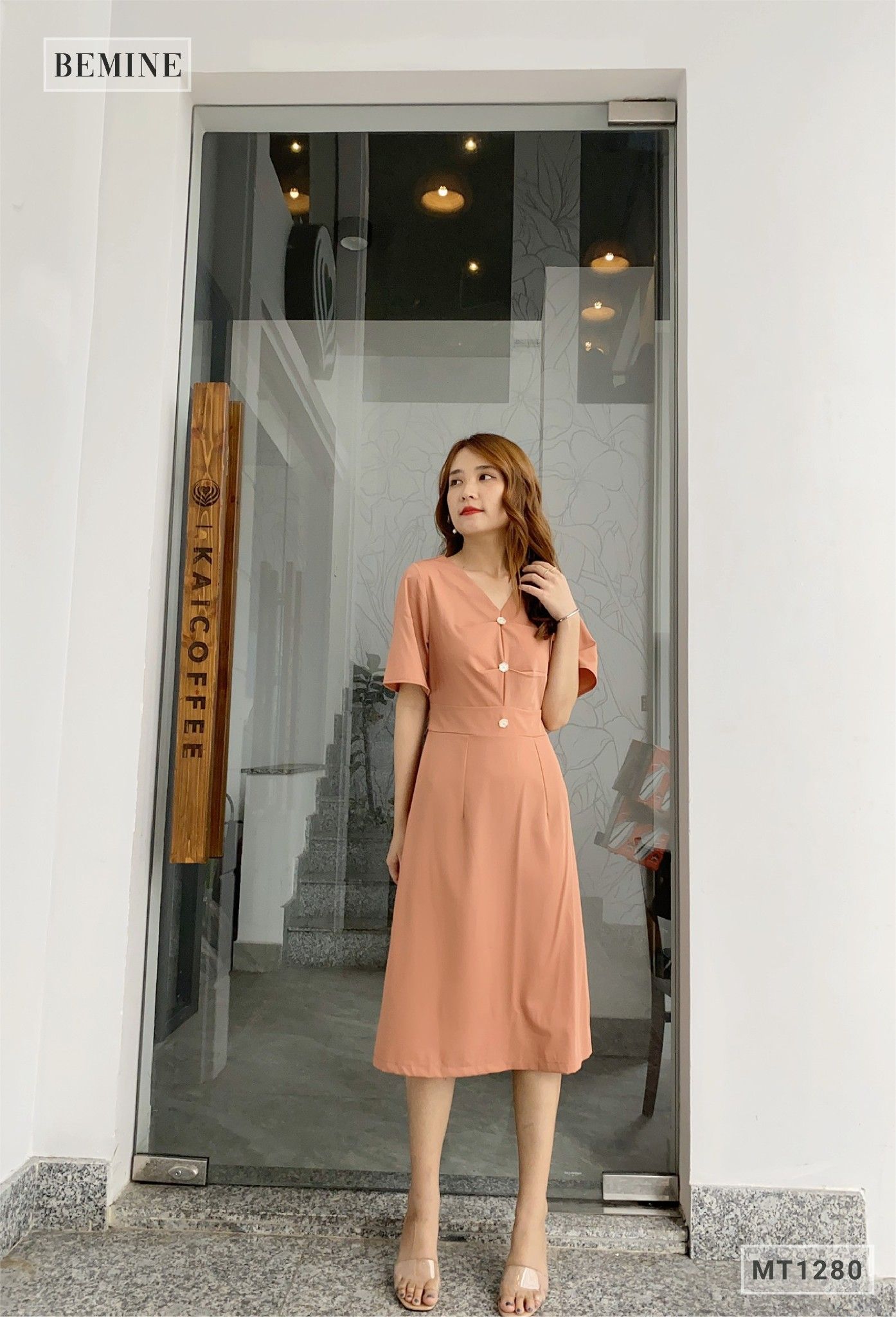 MT1280GACH - Đầm xếp ly thân đính nút tay loe