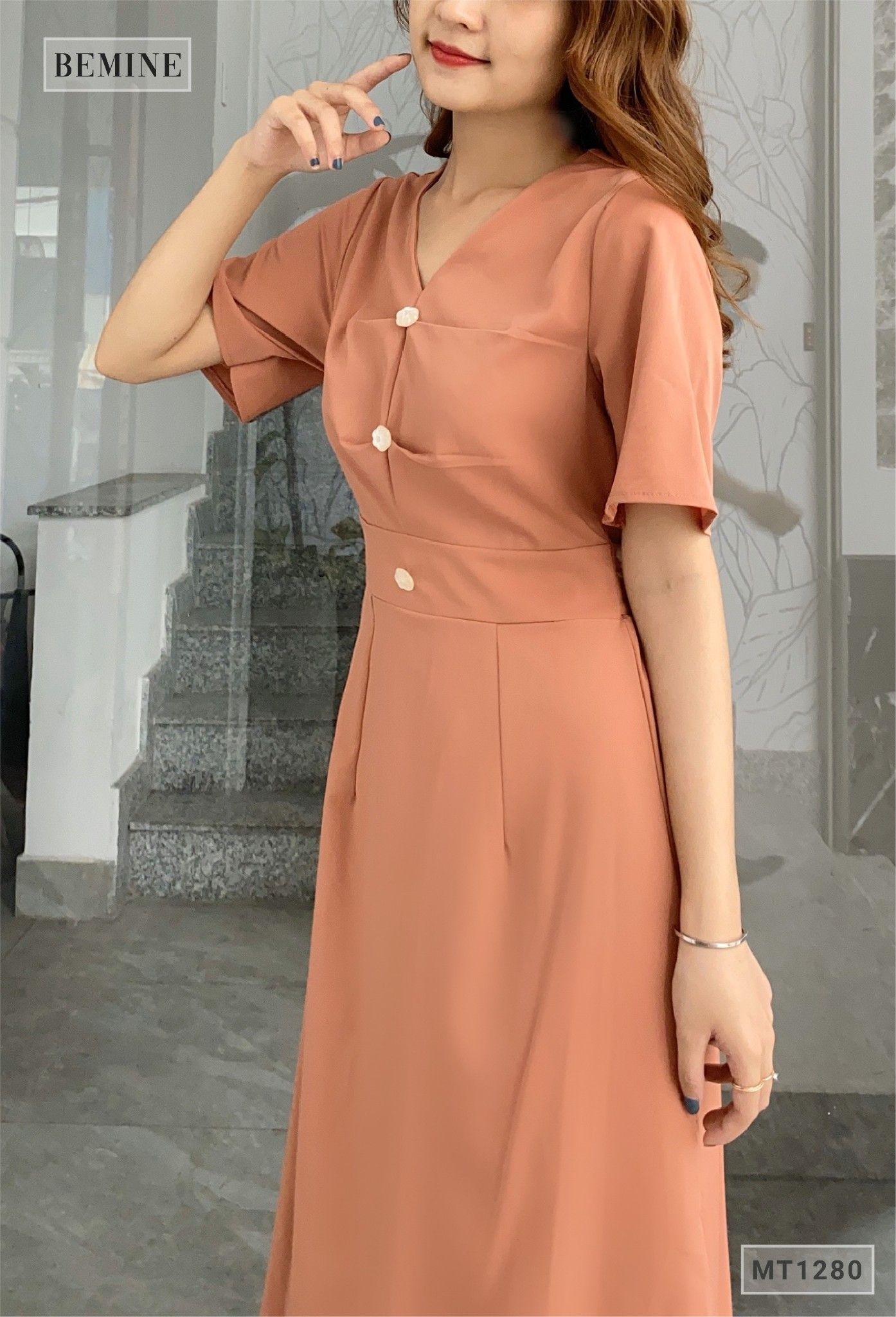 MT1280GACH - Đầm xếp ly thân đính nút tay loe