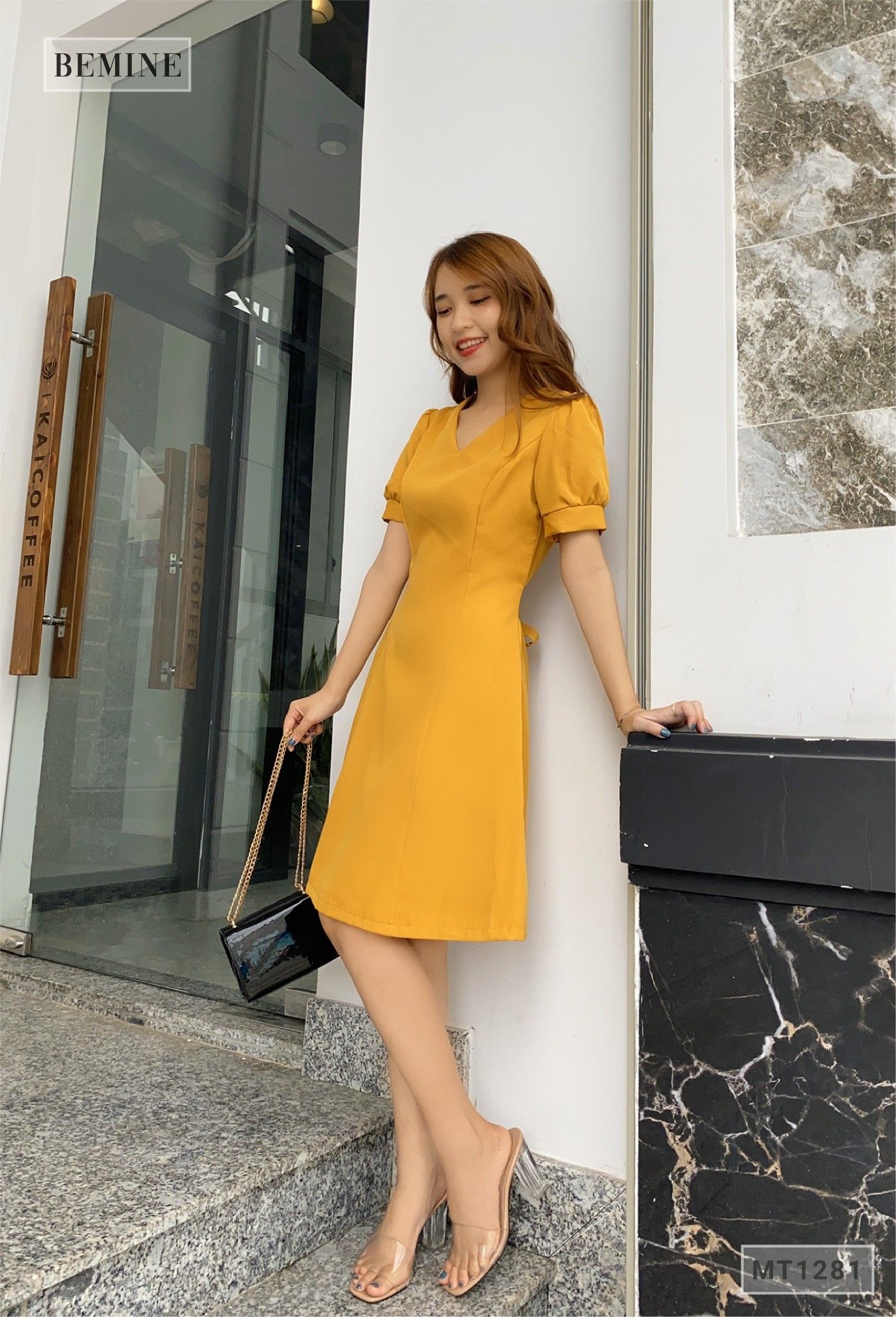 MT1281VANG - Đầm cổ V bo tay cột dây eo