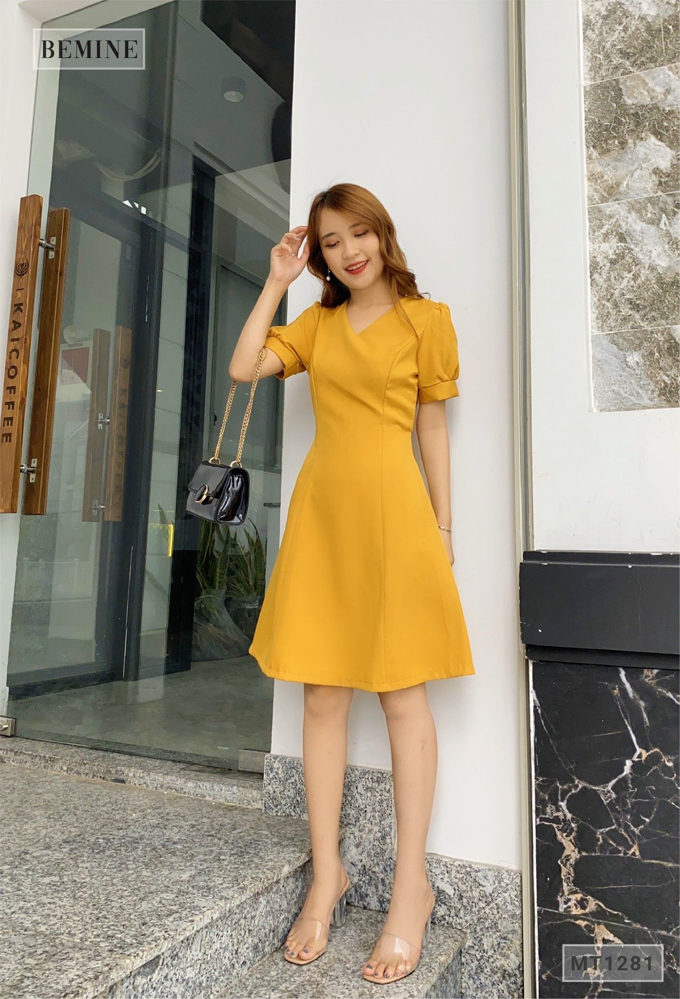 MT1281VANG - Đầm cổ V bo tay cột dây eo