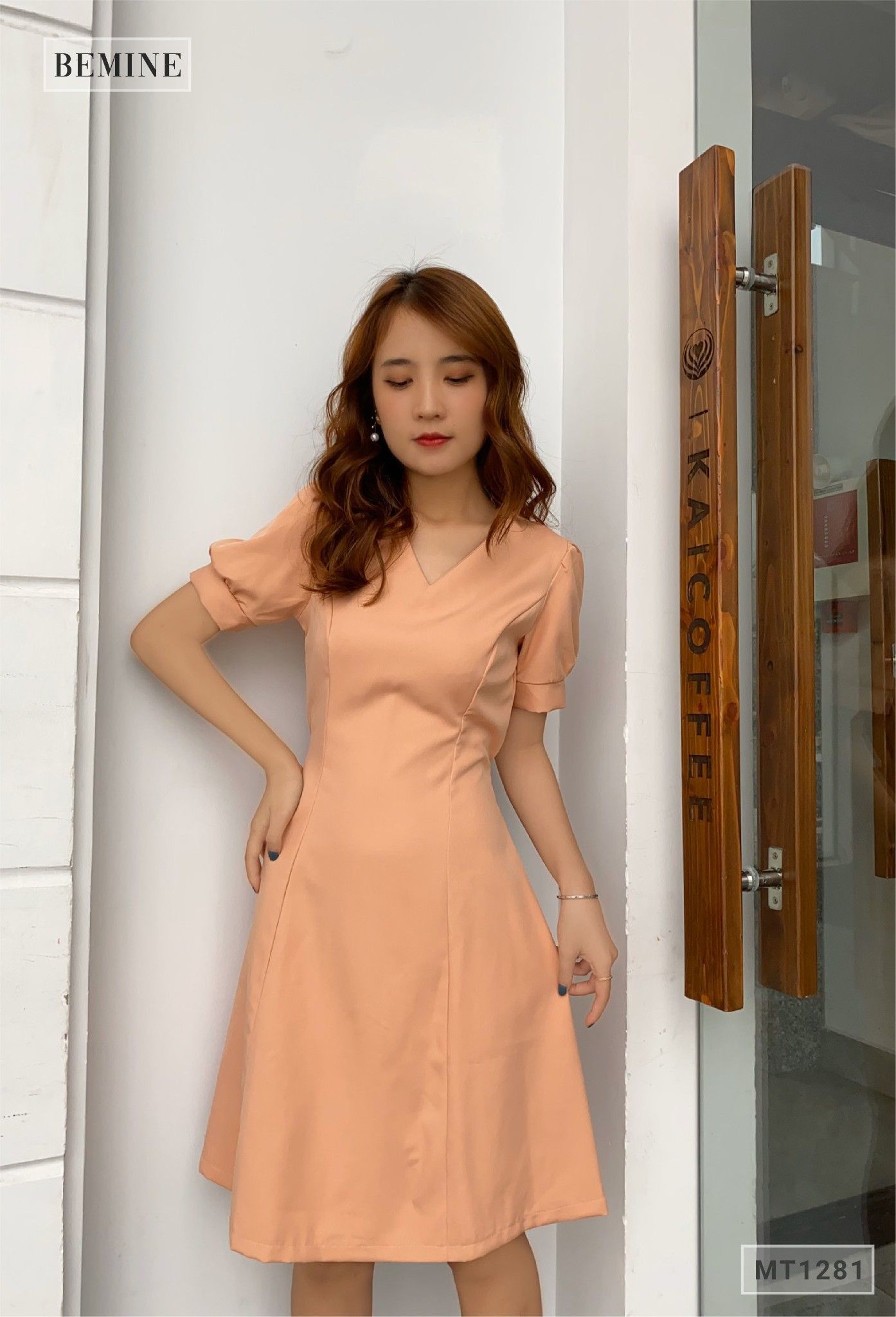 MT1281DA - Đầm cổ V bo tay cột dây eo