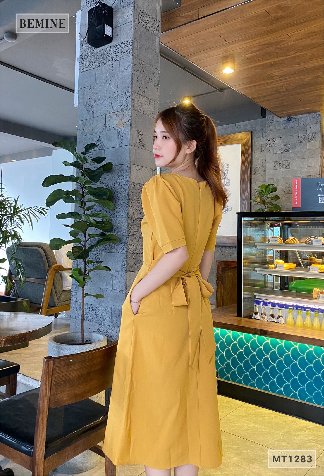 MT1283VANG - Đầm cổ ren cột eo