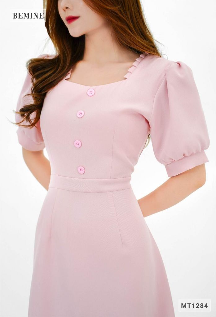 MT1284RUOC- Đầm xếp ly cổ đính nút