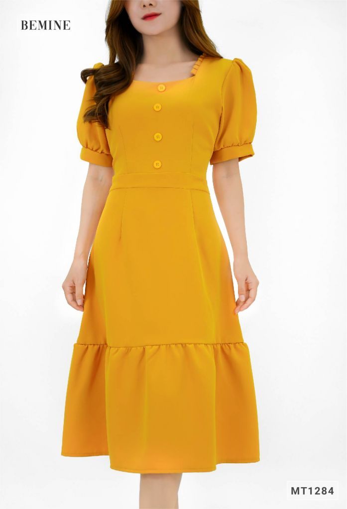 MT1284VANG - Đầm xếp ly cổ đính nút
