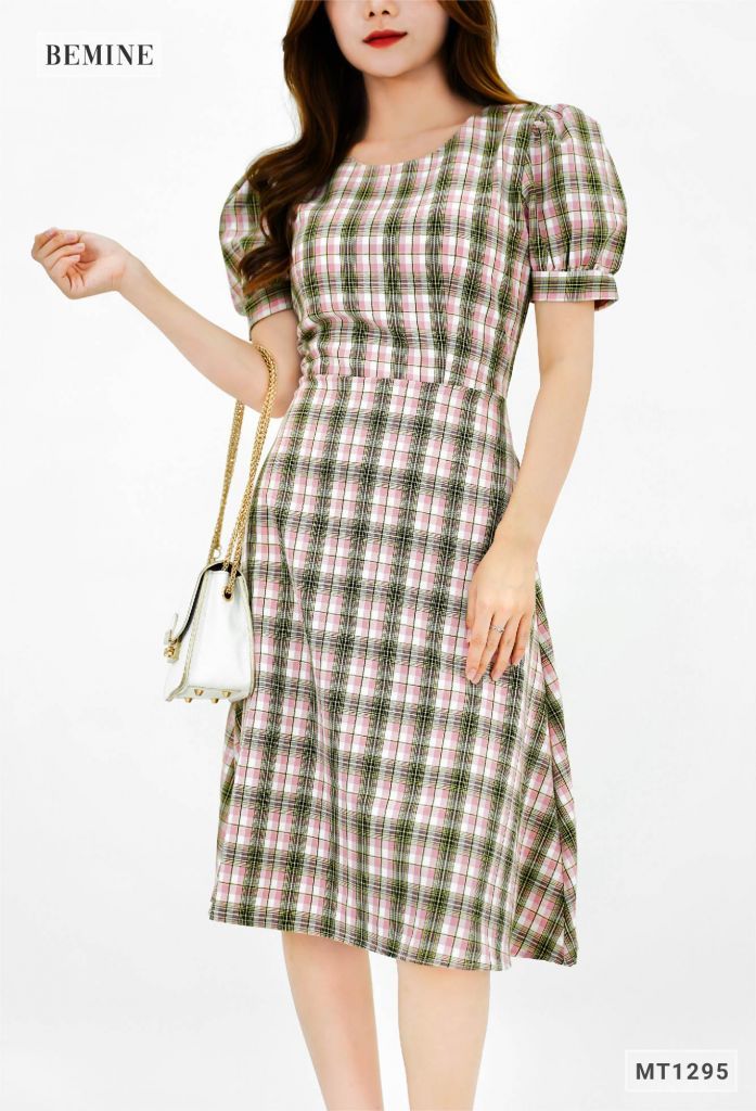 MT1295HONG - Đầm caro đính nút sau