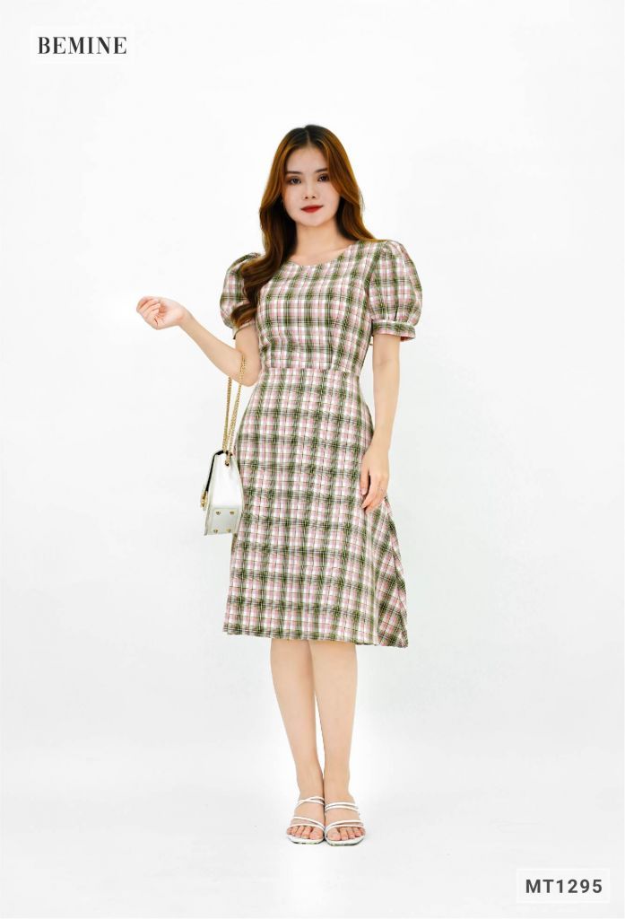 MT1295HONG - Đầm caro đính nút sau