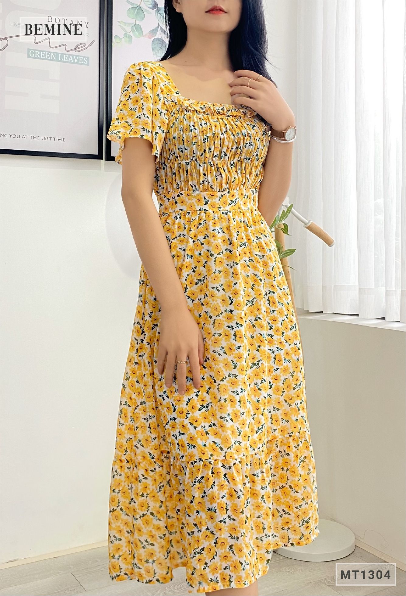 MT1304VANG - Đầm hoa chạy chỉ thân lót tùng