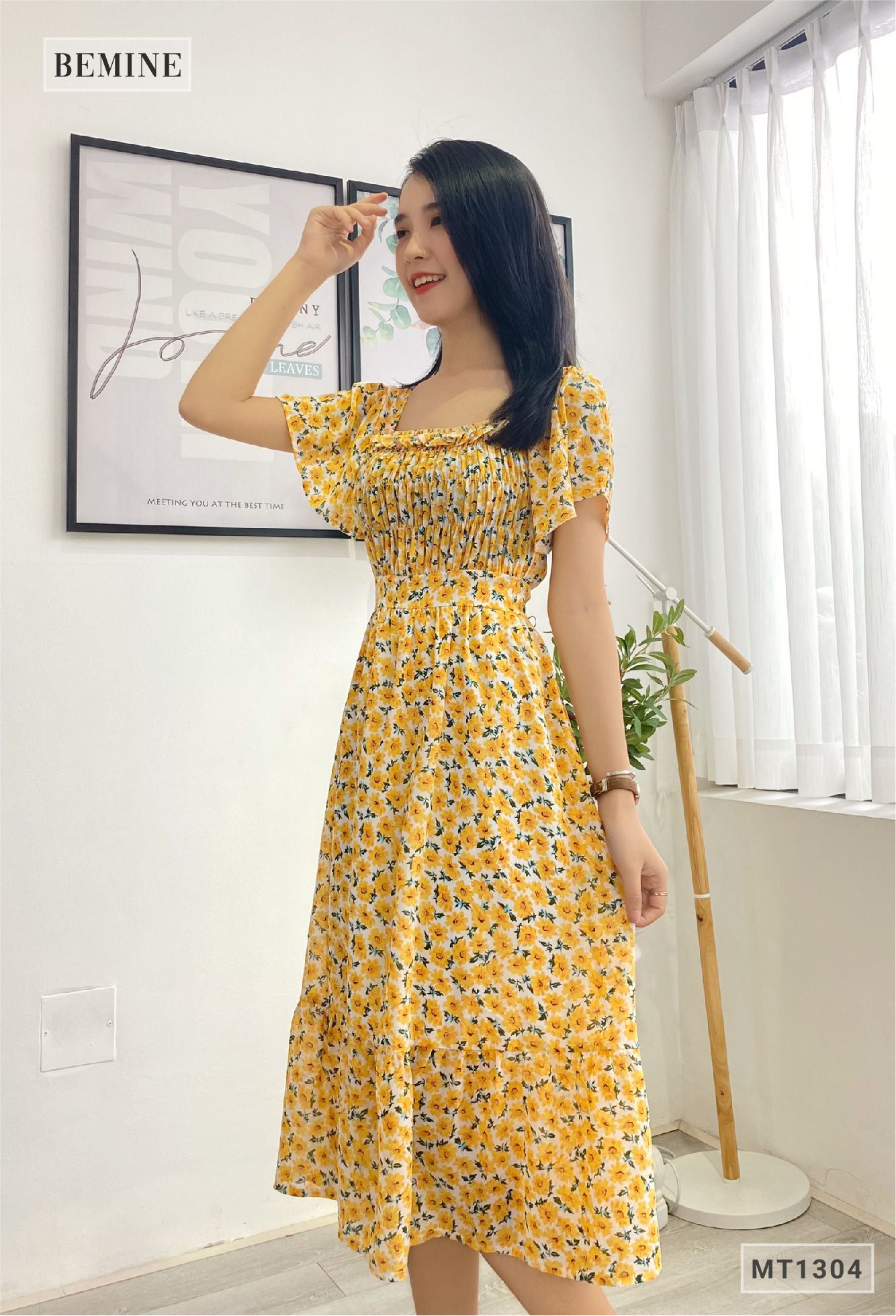 MT1304VANG - Đầm hoa chạy chỉ thân lót tùng