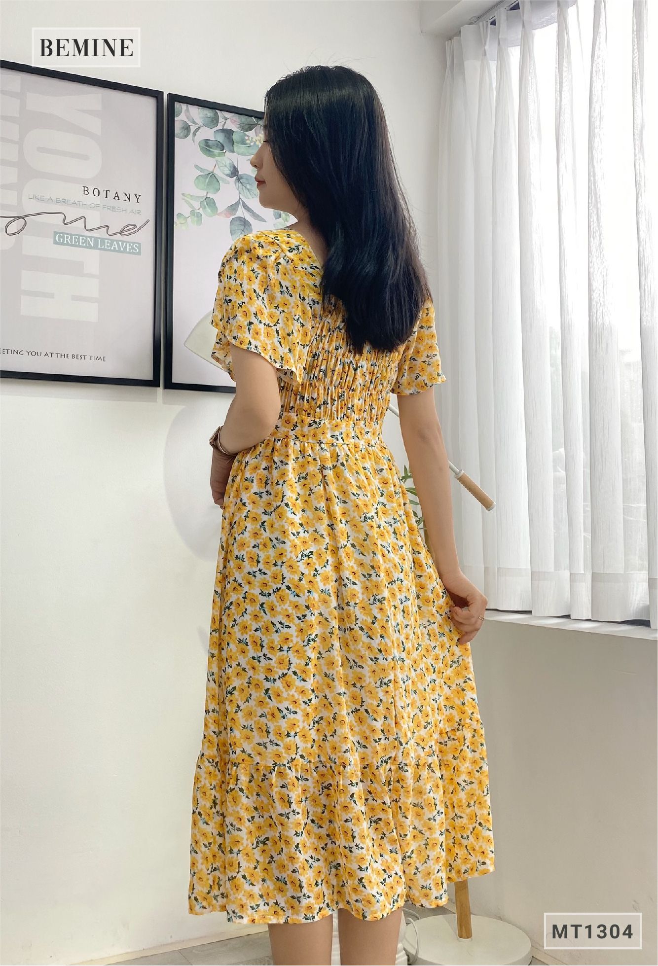 MT1304VANG - Đầm hoa chạy chỉ thân lót tùng