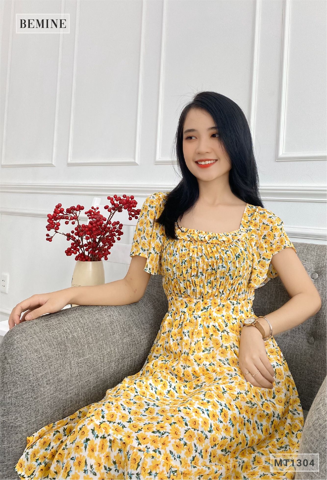 MT1304VANG - Đầm hoa chạy chỉ thân lót tùng