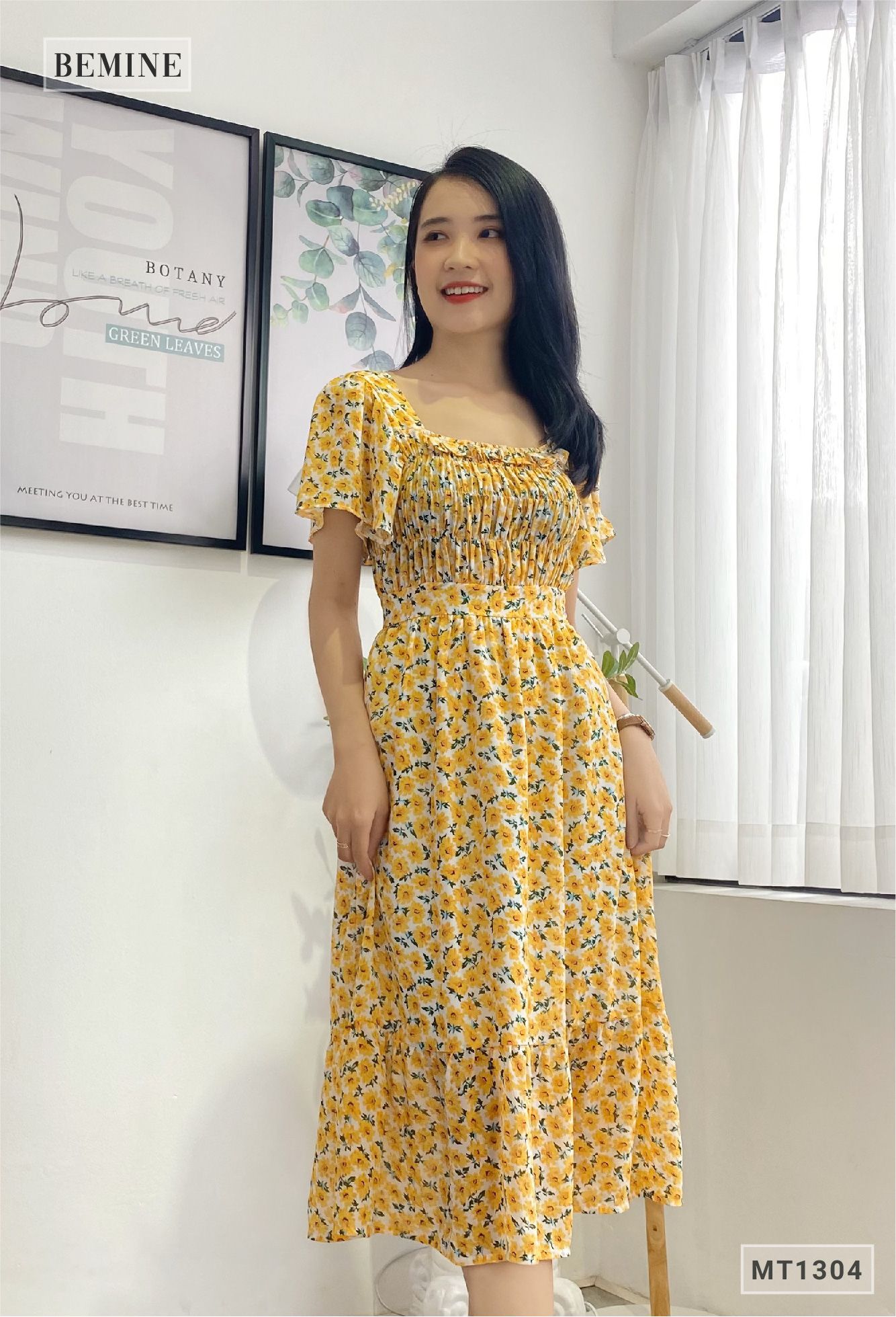 MT1304VANG - Đầm hoa chạy chỉ thân lót tùng