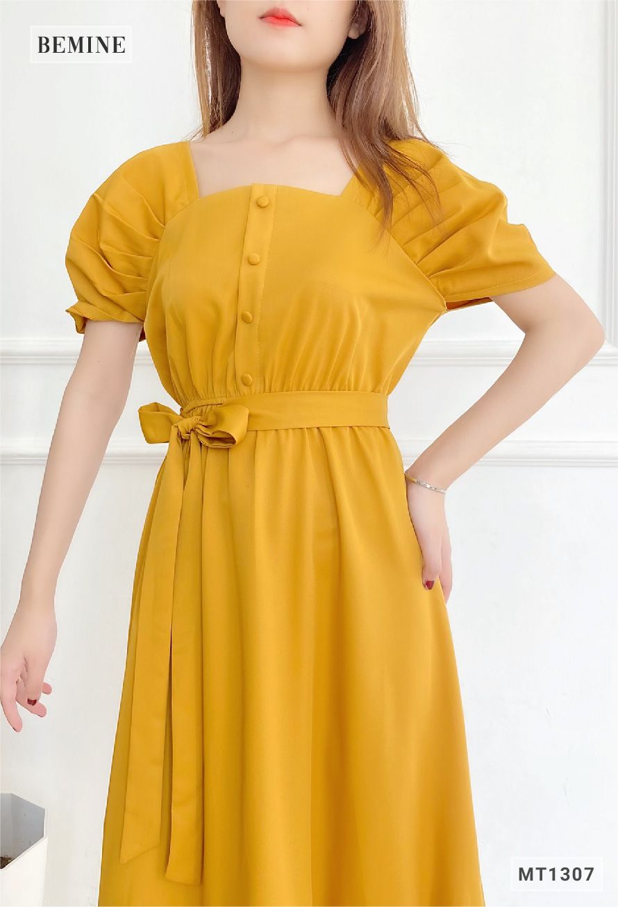 M1307VANG - Đầm xếp ly tay thun eo đinh nút bọc