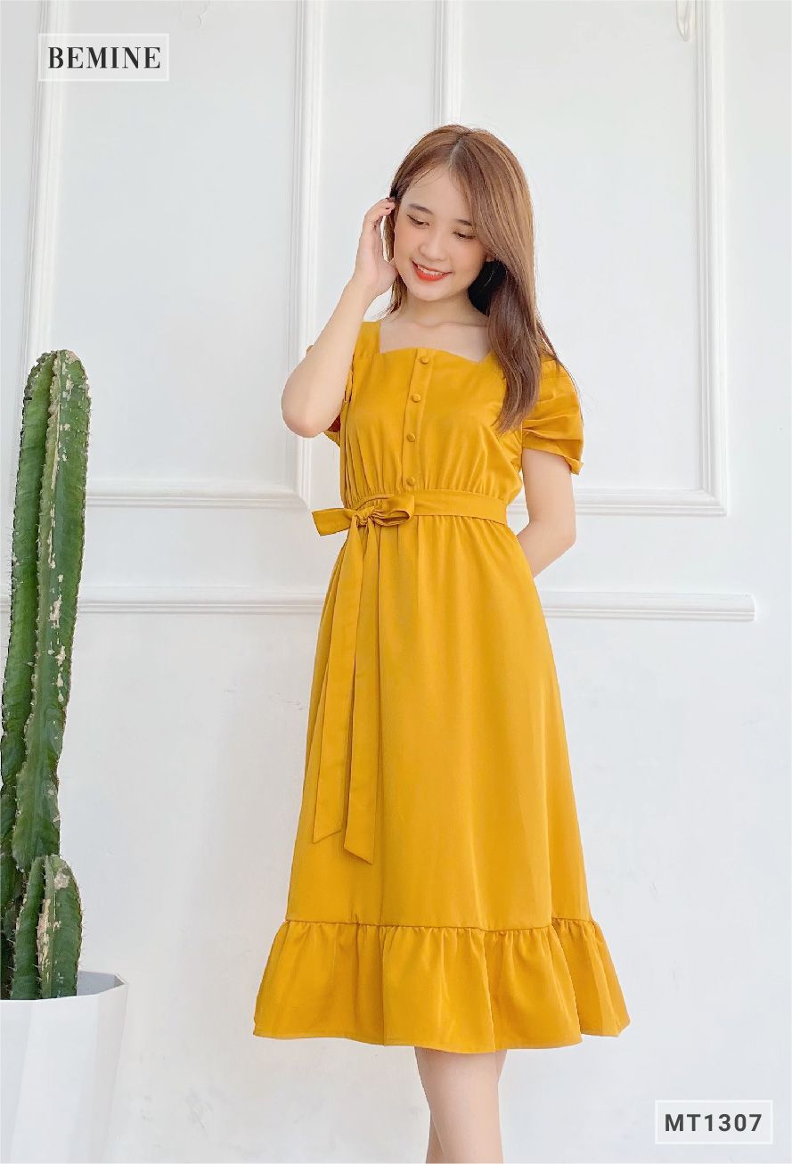 M1307VANG - Đầm xếp ly tay thun eo đinh nút bọc