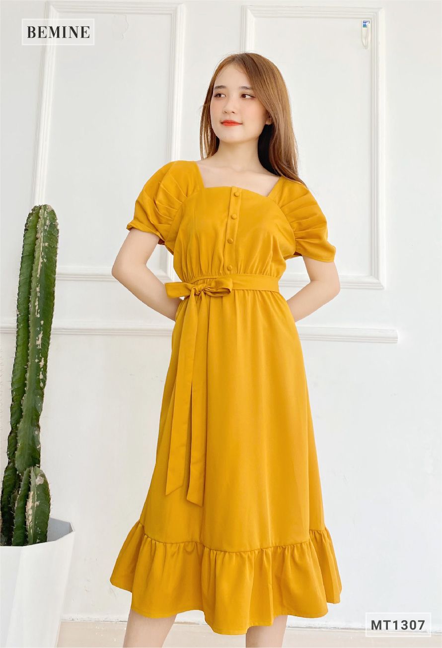 M1307VANG - Đầm xếp ly tay thun eo đinh nút bọc