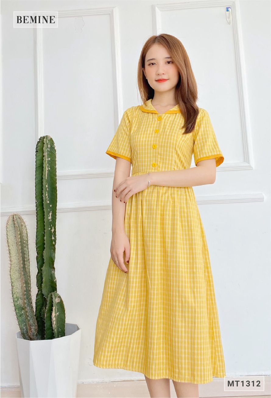 MT1312VANG - Đầm caro viền cổ 4 nút