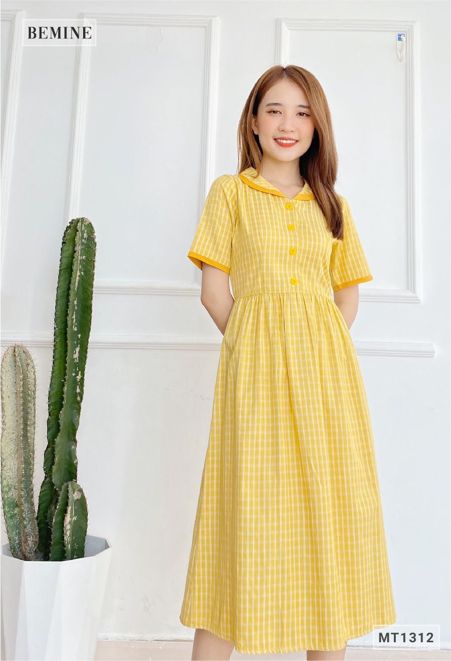 MT1312VANG - Đầm caro viền cổ 4 nút