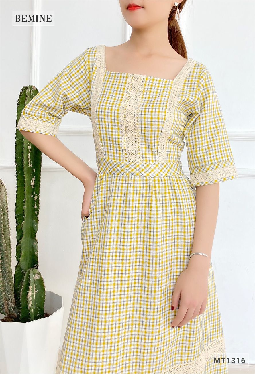 MT1316VANG - Đầm caro ren ngực ren tay
