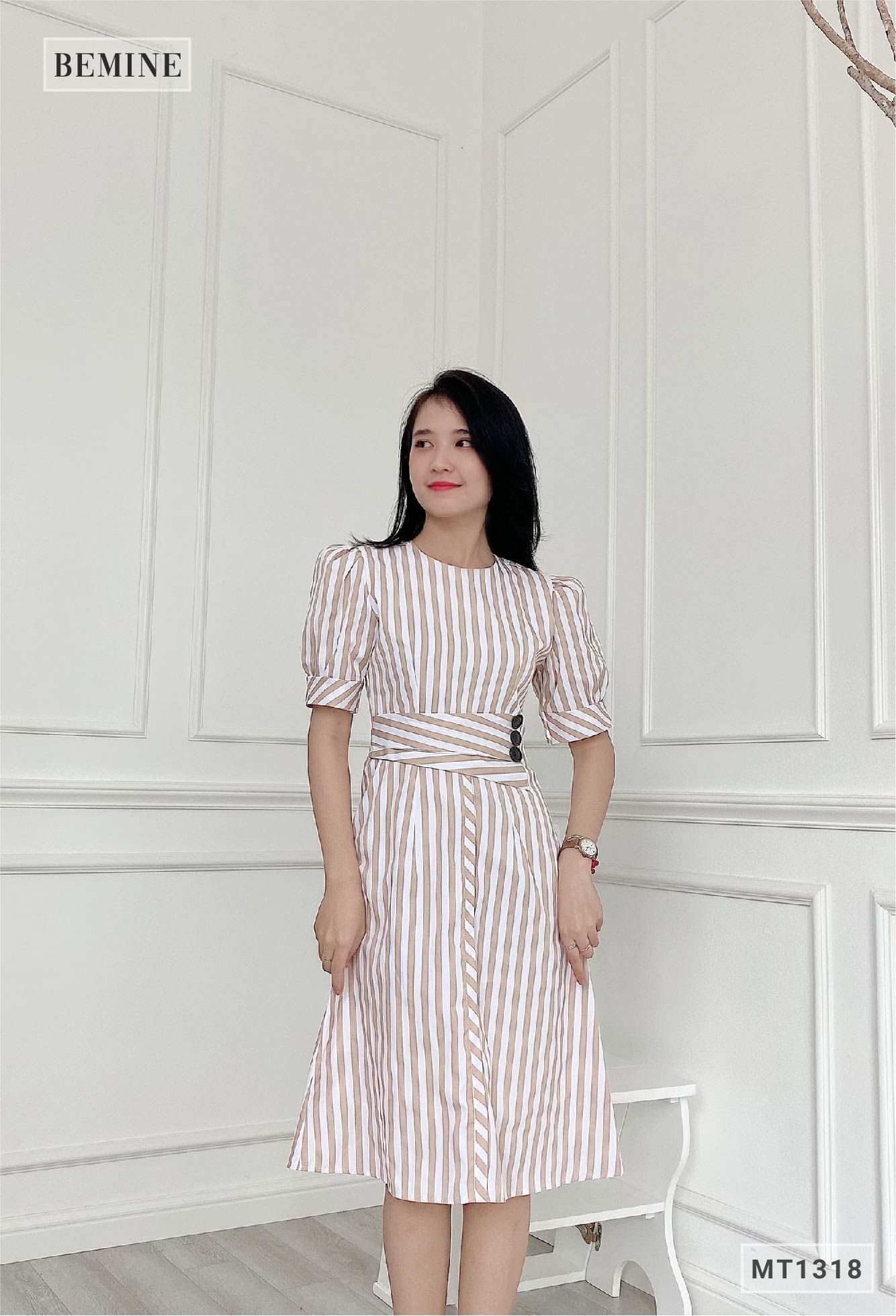 MT1318DA - Đầm sọc đính nút eo