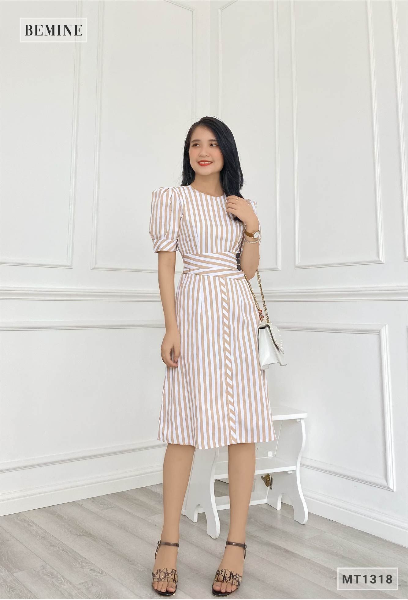 MT1318DA - Đầm sọc đính nút eo