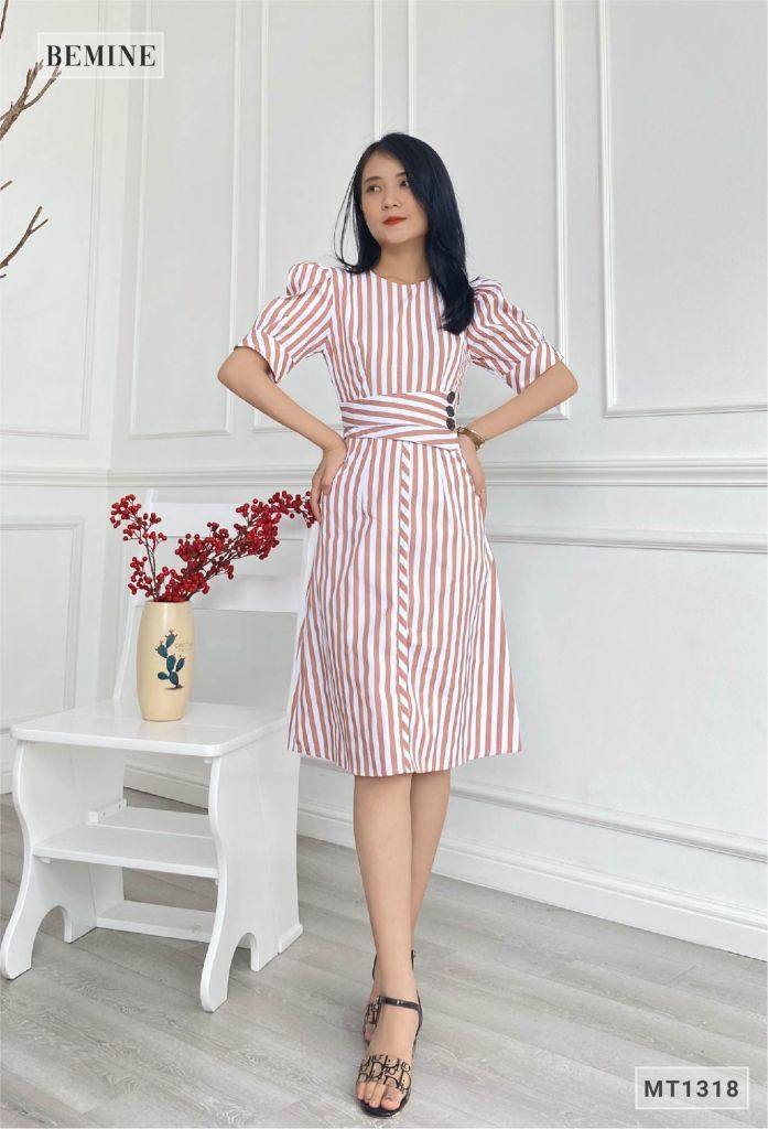 MT1318GACH - Đầm sọc đính nút eo