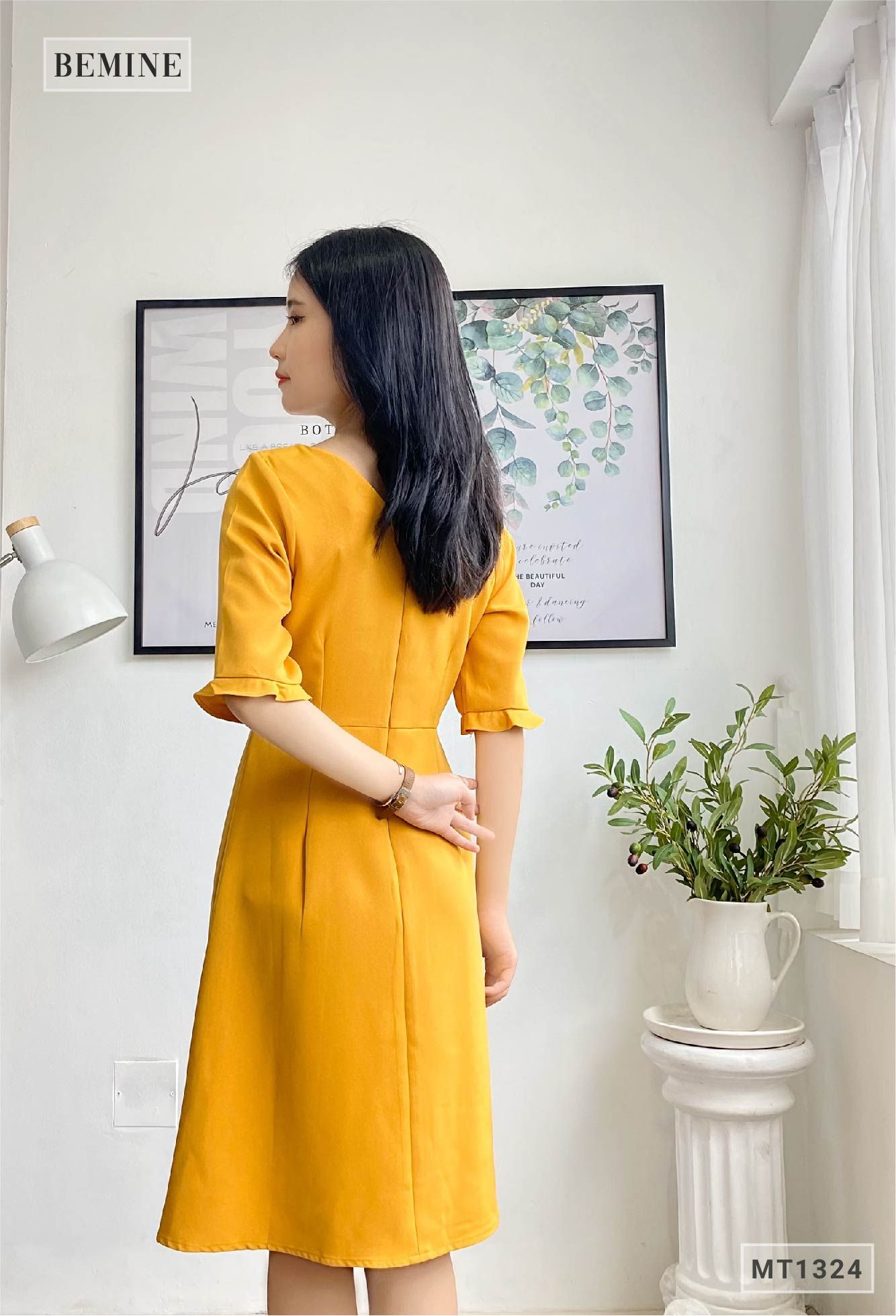 MT1324VANG - Đầm cổ vuông xếp ly ngực