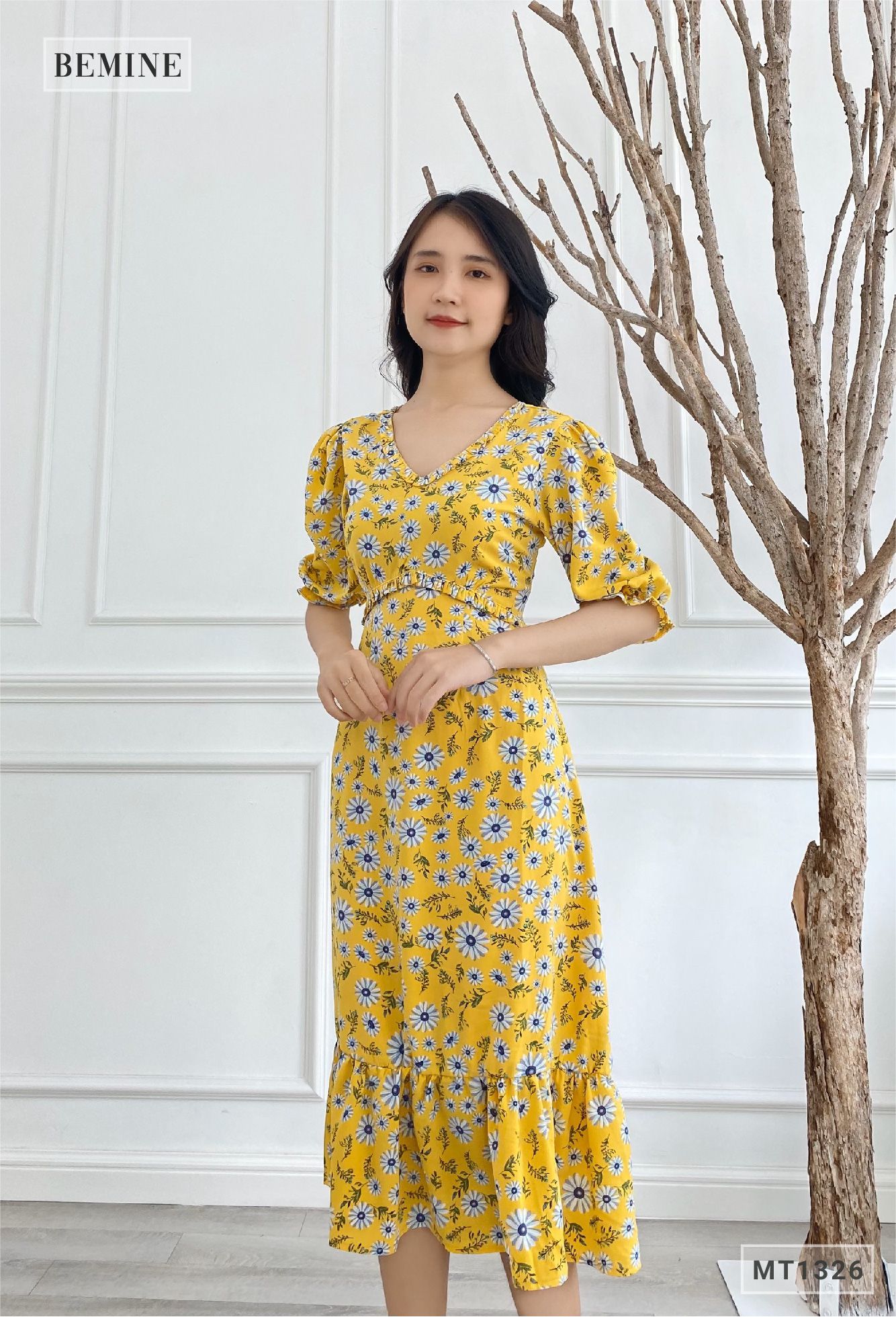 MT1326VANG - Đầm bèo cổ đuôi cá