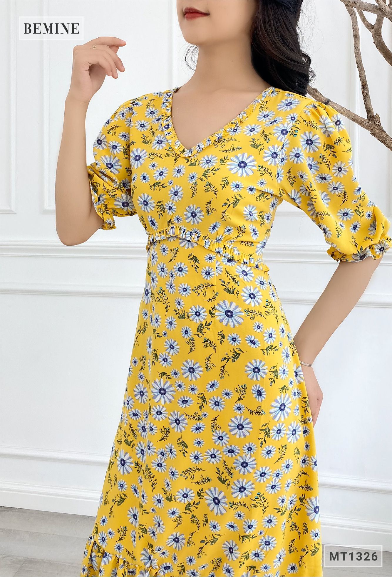 MT1326VANG - Đầm bèo cổ đuôi cá