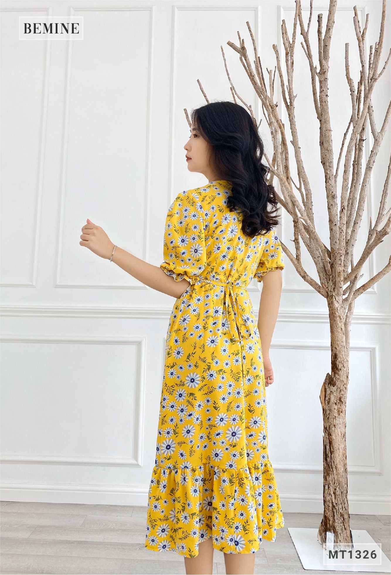 MT1326VANG - Đầm bèo cổ đuôi cá
