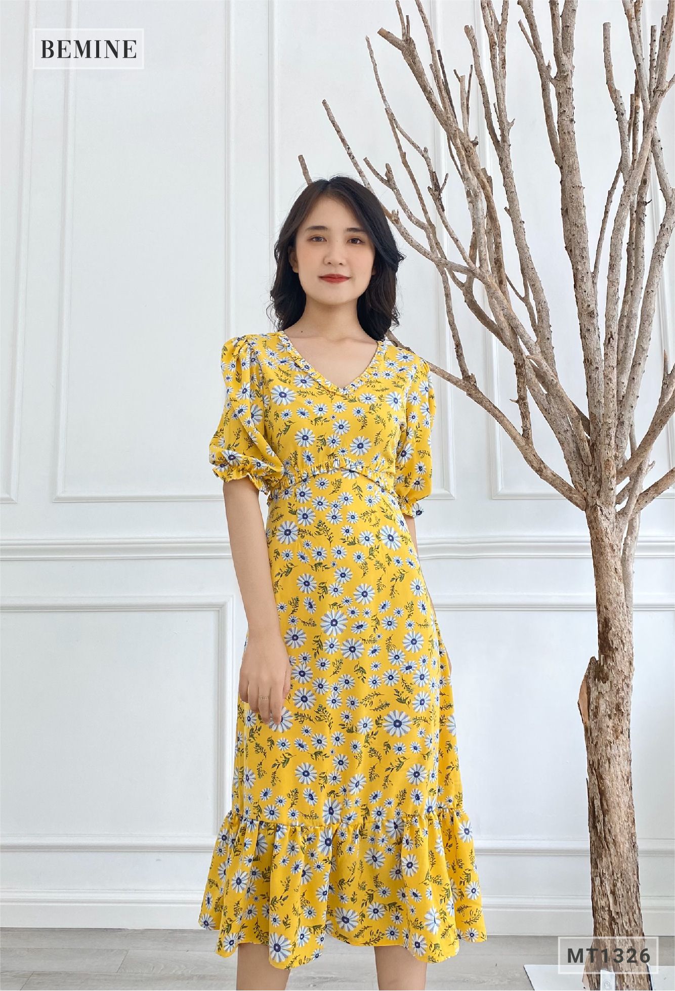 MT1326VANG - Đầm bèo cổ đuôi cá