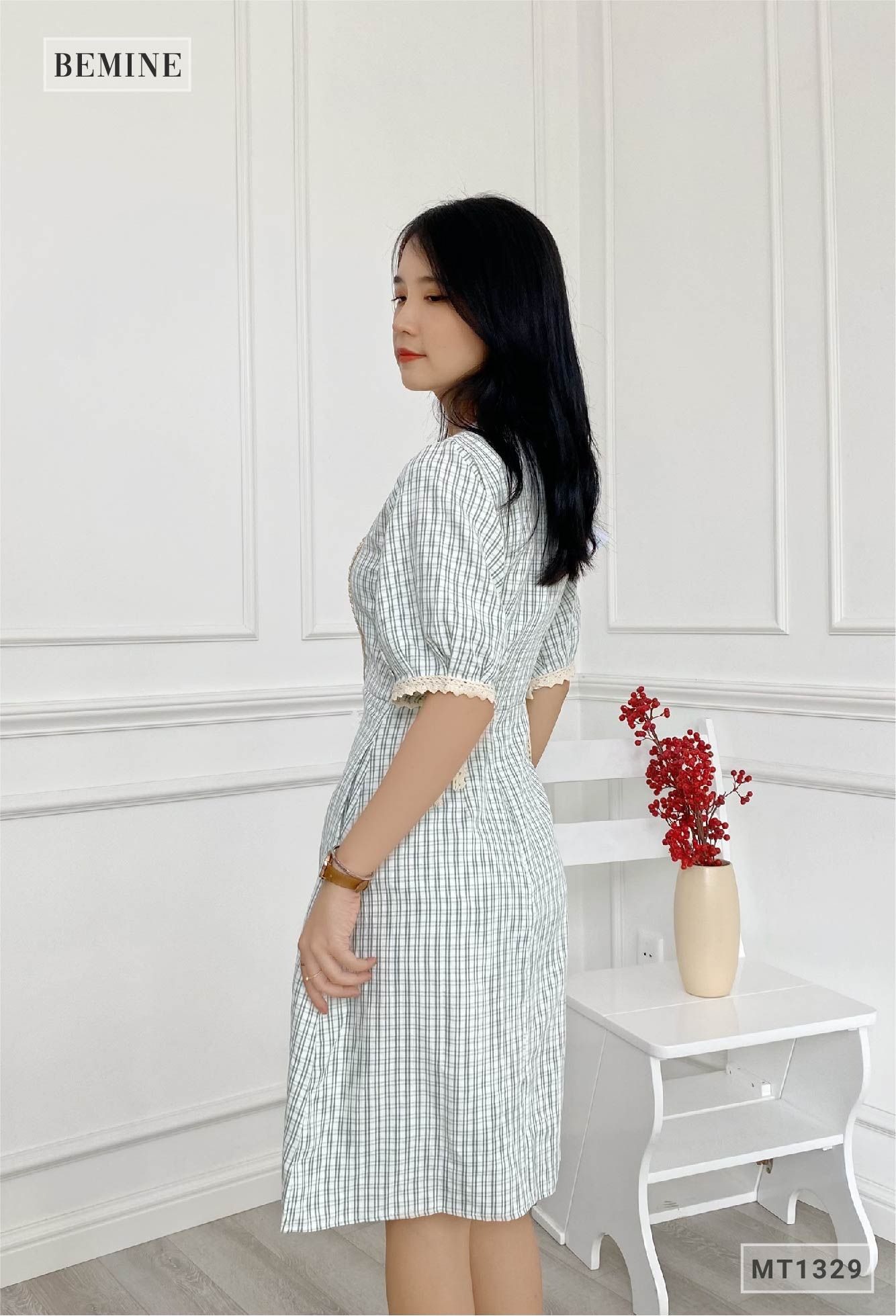 MT1329XANHLA - Đầm caro ren cổ nơ tay