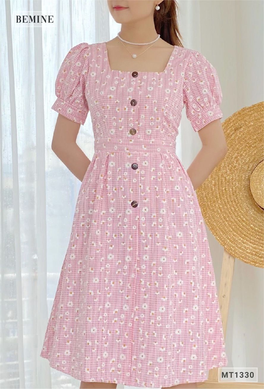 MT1330HONG - Đầm cổ vuống đính nút