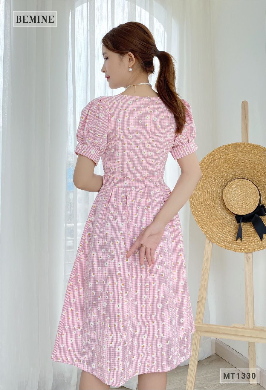 MT1330HONG - Đầm cổ vuống đính nút