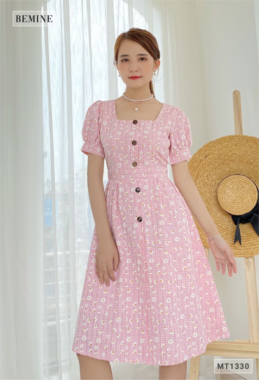 MT1330HONG - Đầm cổ vuống đính nút