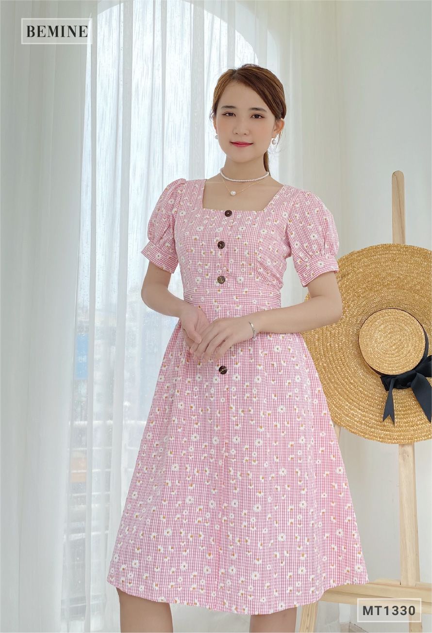 MT1330HONG - Đầm cổ vuống đính nút