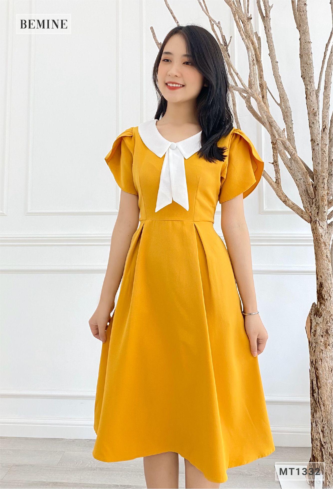 MT1332VANG - Đầm xòe cổ phối có nơ