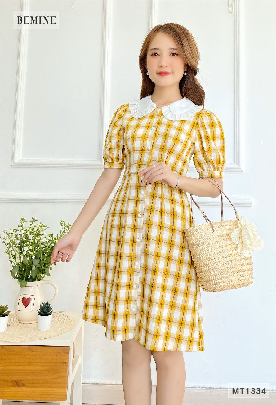 MT1334VANG - Đầm caro cổ phối đính châu