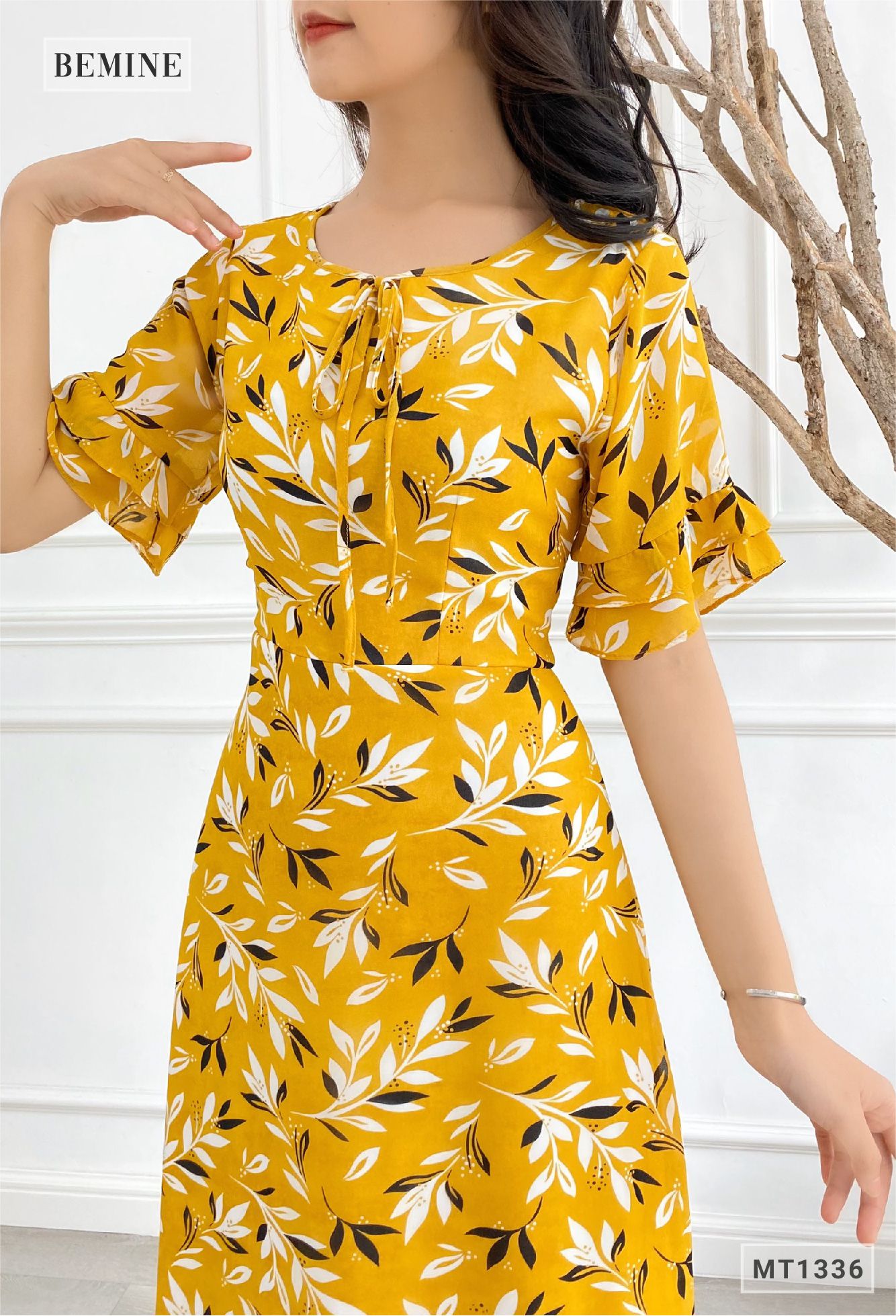 MT1336VANG - Đầm nơ cổ xếp ly tay