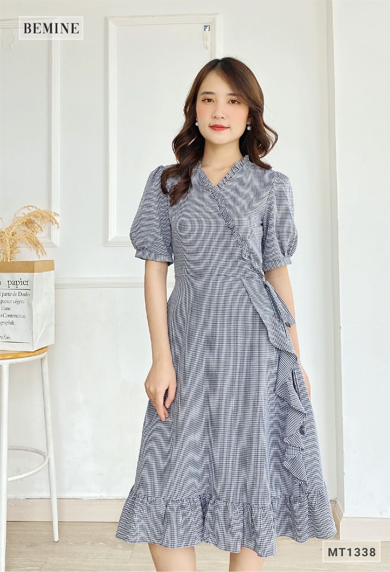 MT1338DEN - Đầm caro bèo cổ đắp chéo