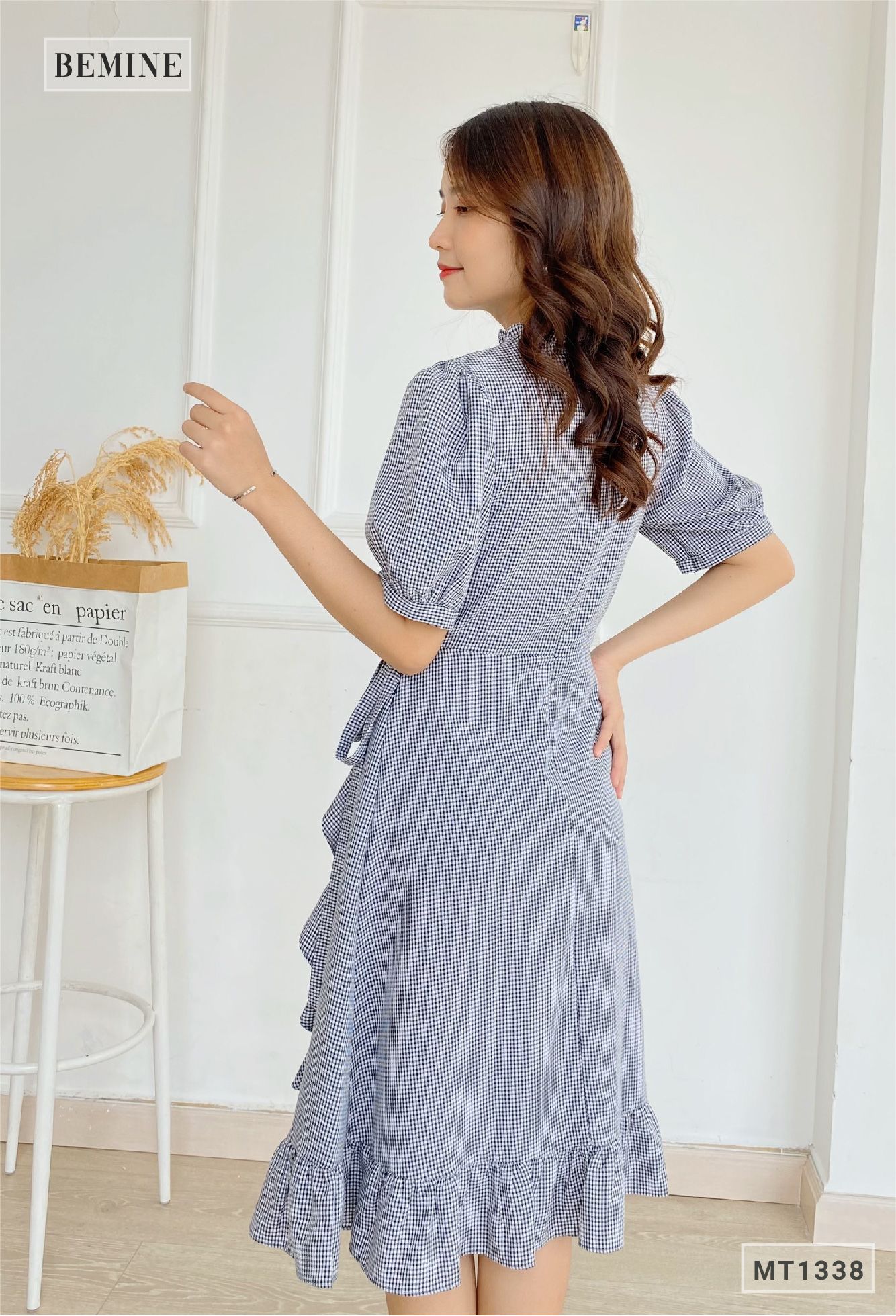 MT1338DEN - Đầm caro bèo cổ đắp chéo