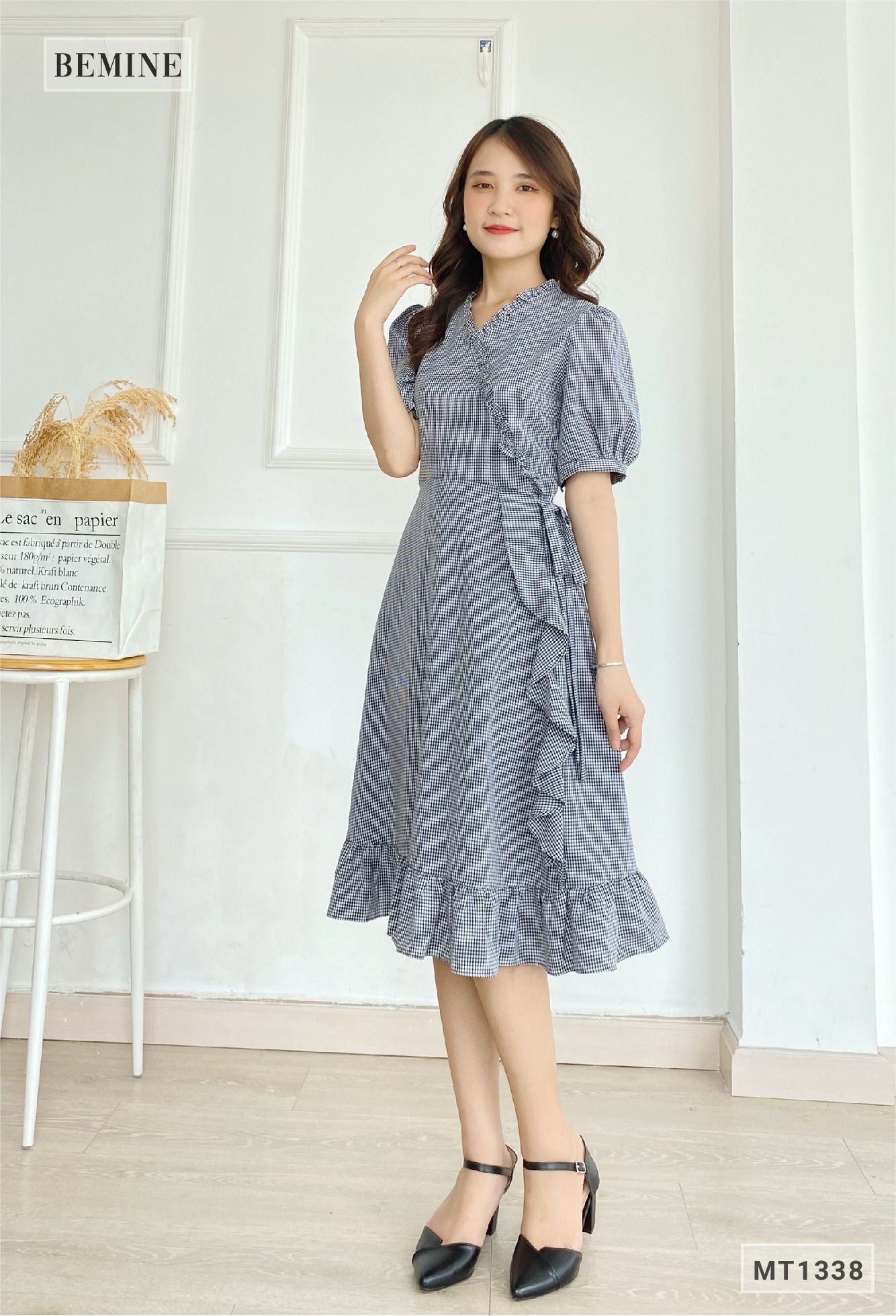 MT1338DEN - Đầm caro bèo cổ đắp chéo