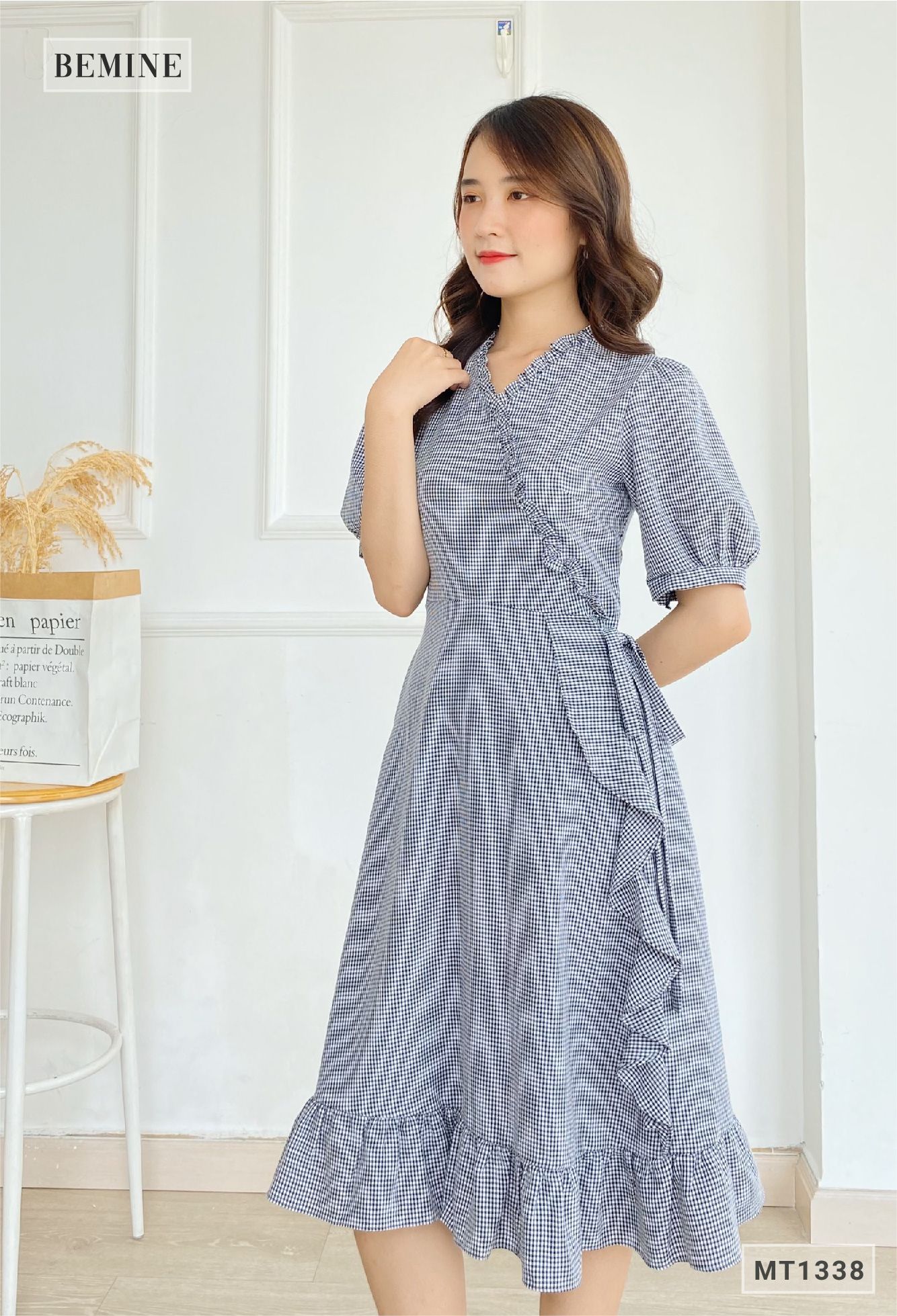 MT1338DEN - Đầm caro bèo cổ đắp chéo
