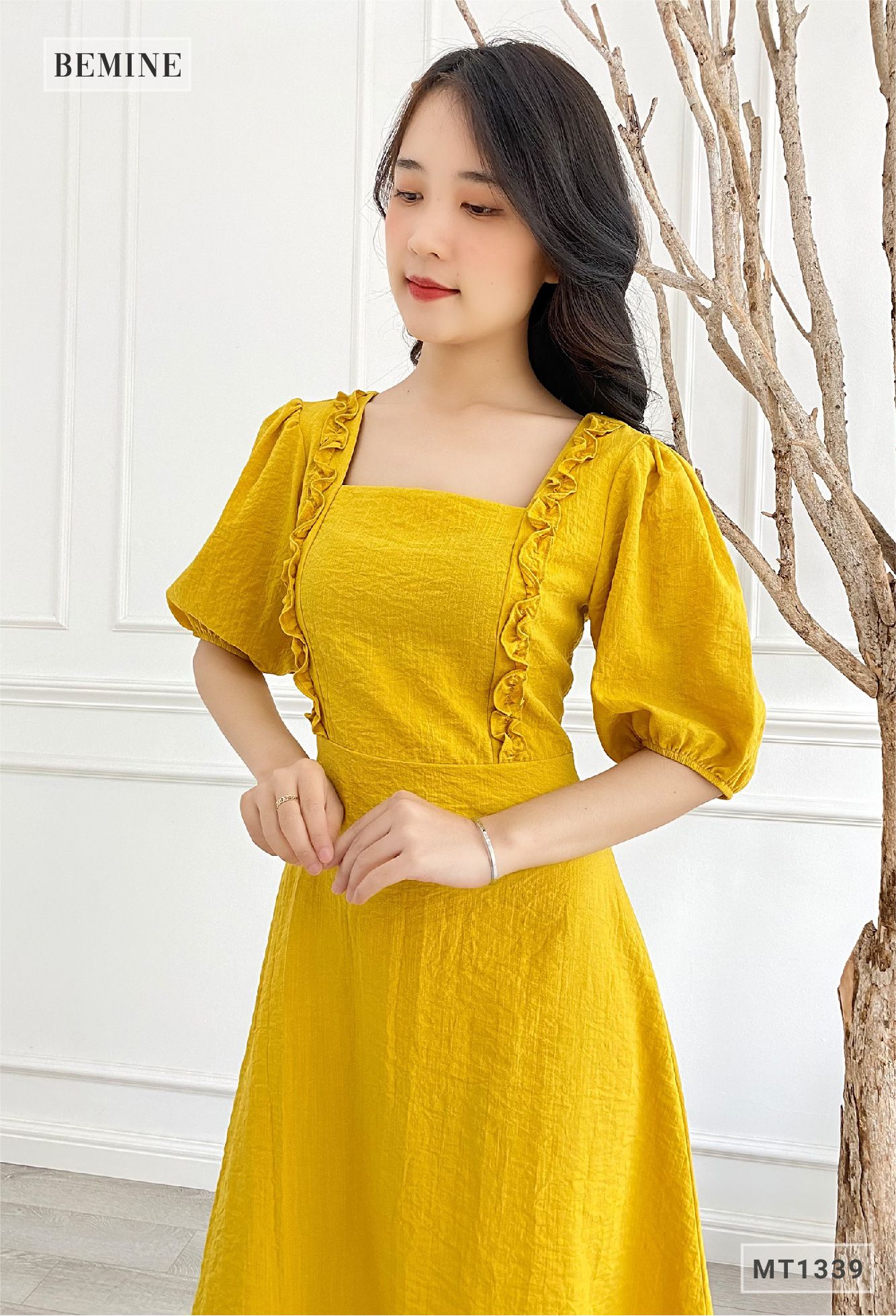 MT1339VANG - Đầm bèo cổ tay phồng