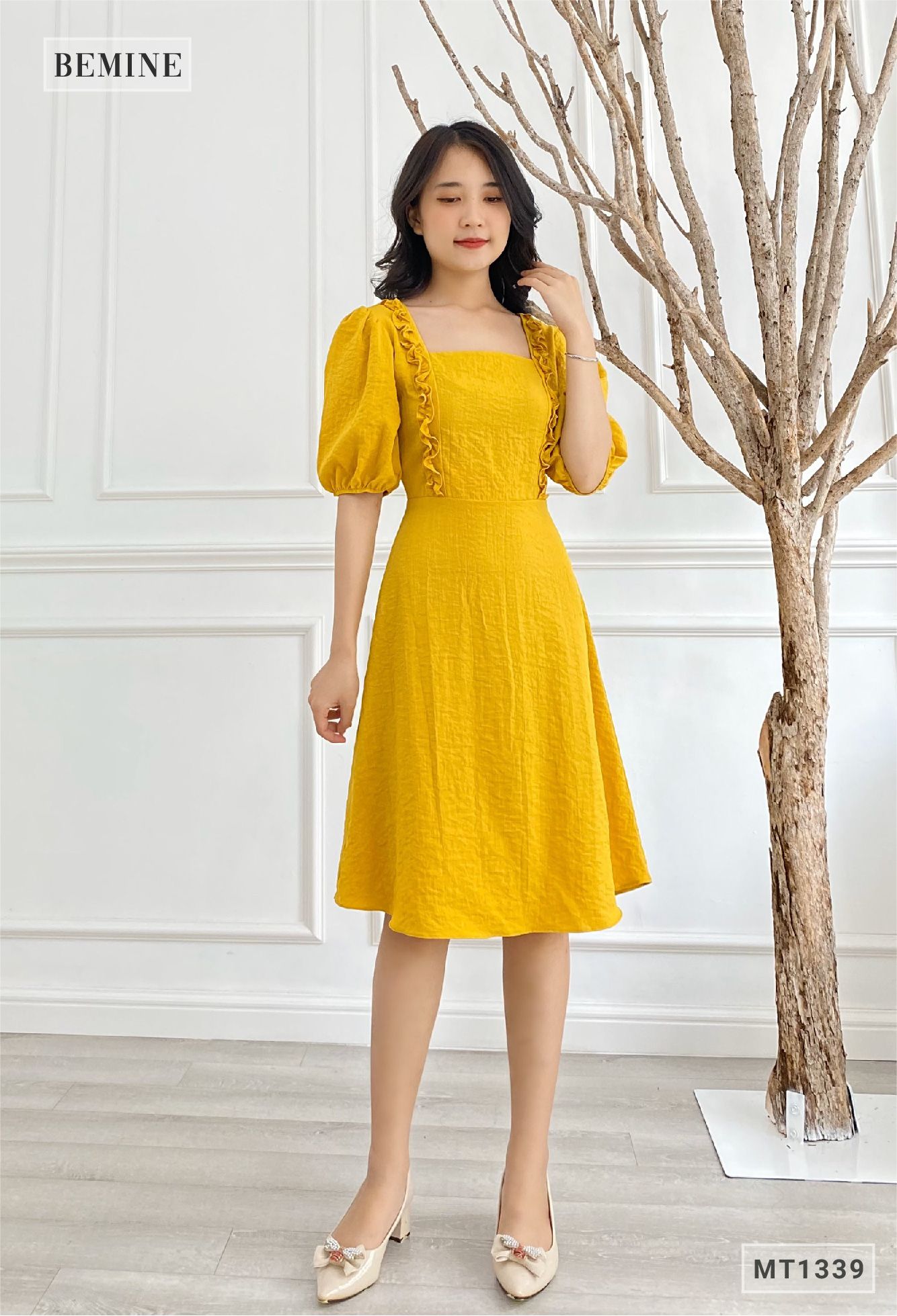 MT1339VANG - Đầm bèo cổ tay phồng